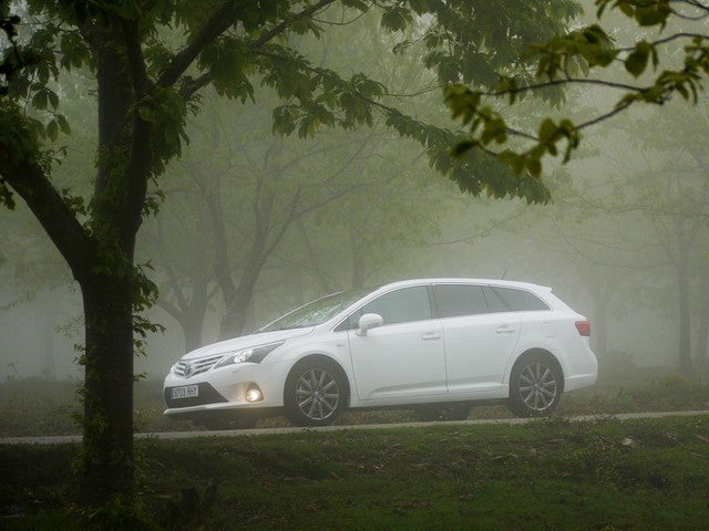 Prueba Del Toyota Avensis Cross Sport D Cat D Executive