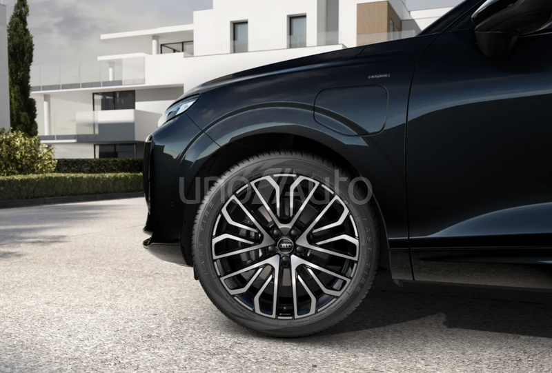 Q3 e-hybrid Black Line S tronic 200kW
