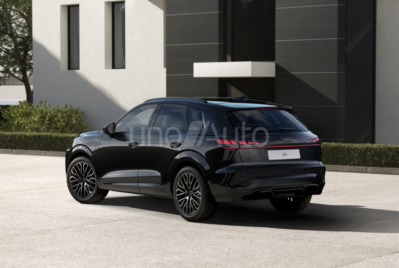 Q3 e-hybrid Black Line S tronic 200kW
