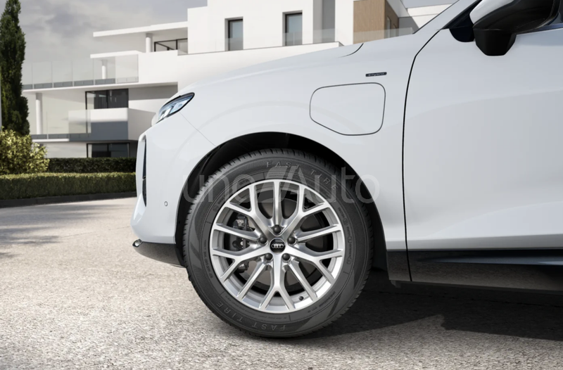 Q3 e-hybrid Business S tronic 200kW