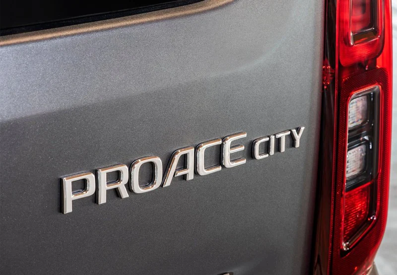 Proace City Family L2 50kWH 7pl. Active 136