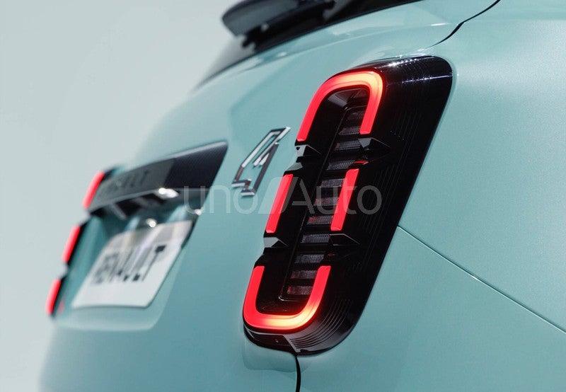 R4 E-Tech Techno autonomía confort 110kW