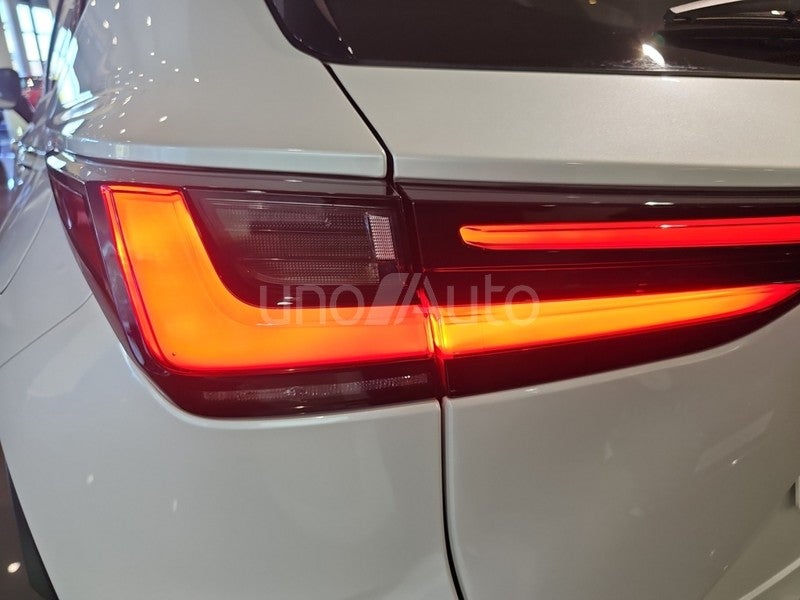 NX 450h+ Premium+ 4WD