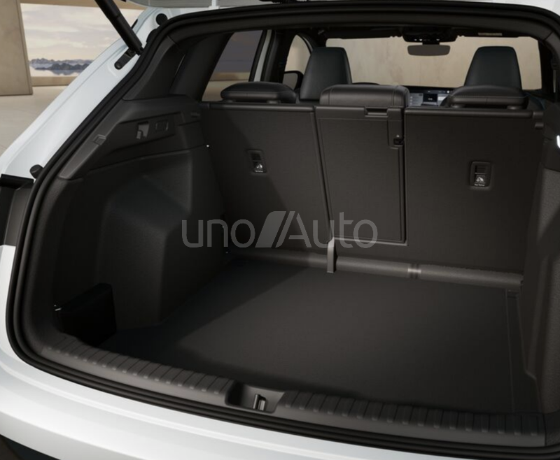 Q4 e-tron quattro Black line 220kW 82KWh