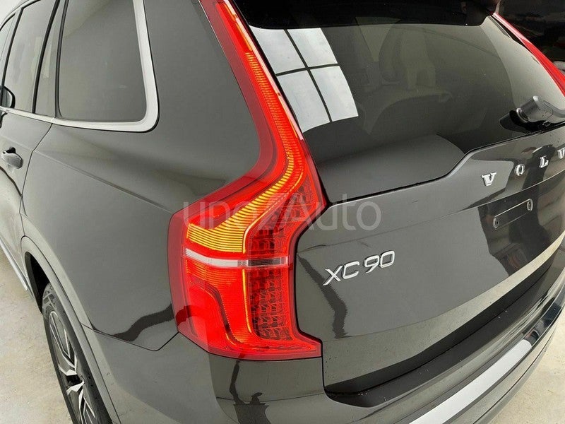 2.0 T8 AWD Core Recharge Auto
