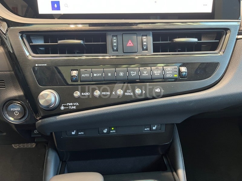ES 300h Premium
