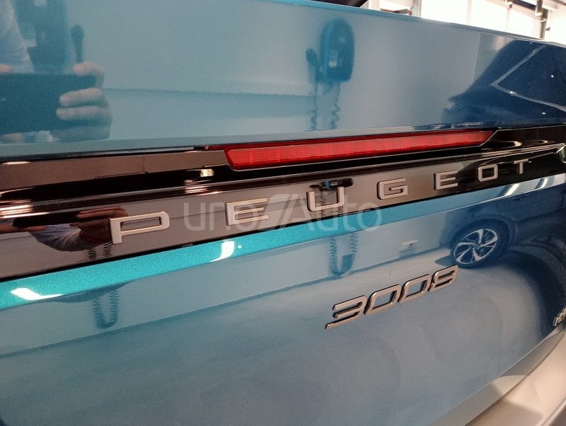 3008 Hybrid Allure eDCS6 145