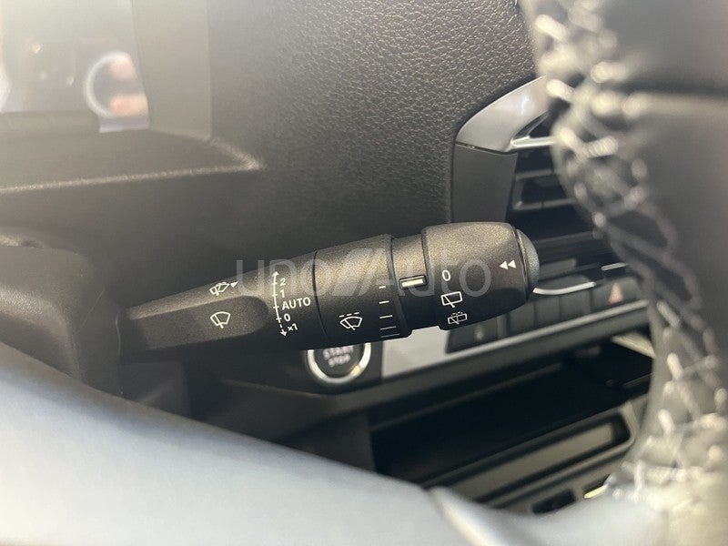 SpaceTourer BlueHDI M Plus EAT8 180