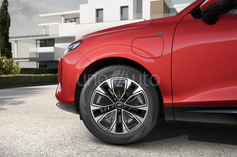 Q3 e-hybrid Advanced S tronic 200kW