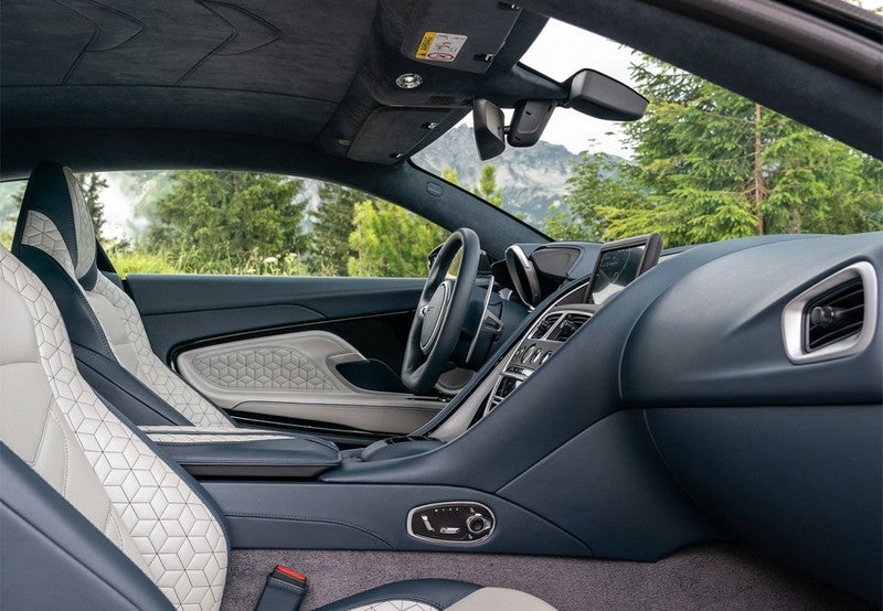 ASTON MARTIN DBS
