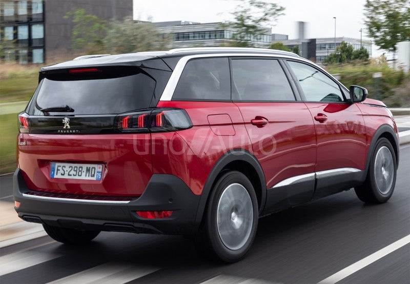PEUGEOT 5008 SUV