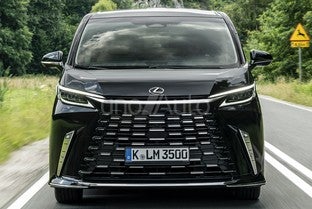 LEXUS LM 350h Luxury Modern Black 6pl.