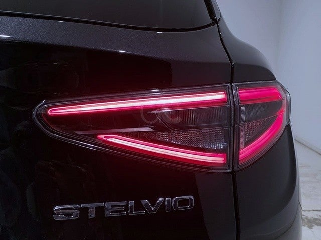 Stelvio 2.2 Veloce Q4 210 Aut.