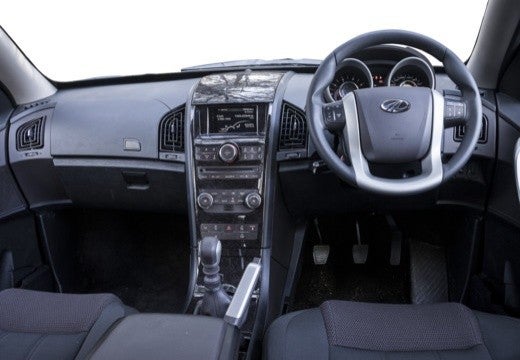 XUV500 2.2D W8 FWD