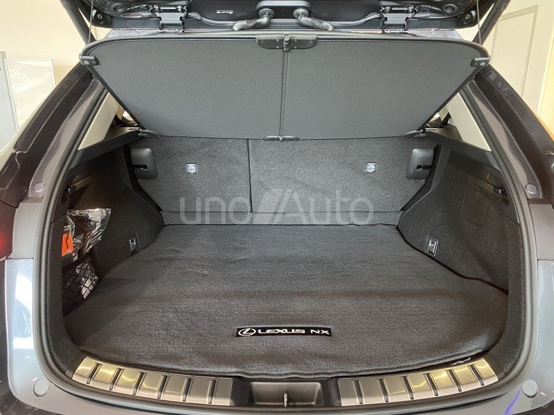 NX 450h+ Premium+ 4WD