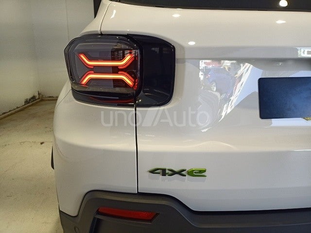 Avenger 1.2 Ehybrid Overland 145 4xe