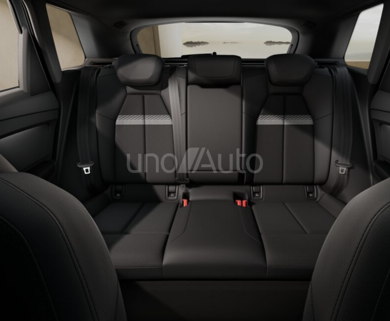 Q4 e-tron quattro Advanced 220kW 82KWh