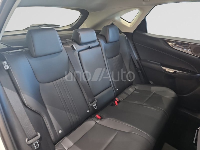 NX 450h+ Premium+ 4WD