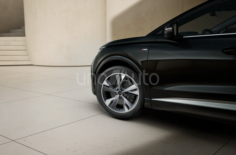 Q4 e-tron 45 Genuine edition 210kW 82KWh