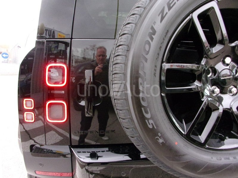 Defender 110 3.0D l6 MHEV S AWD Aut. 250