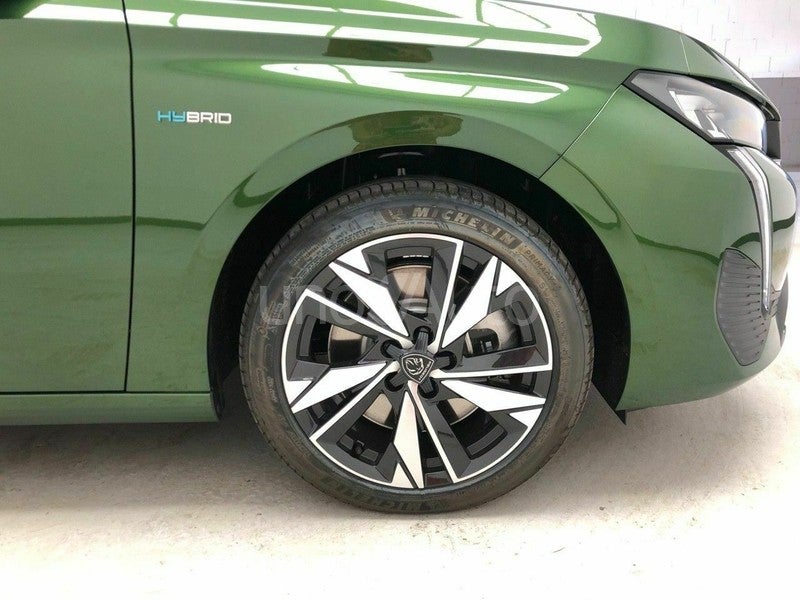 5P Allure Hybrid PHEV 180 eEAT8