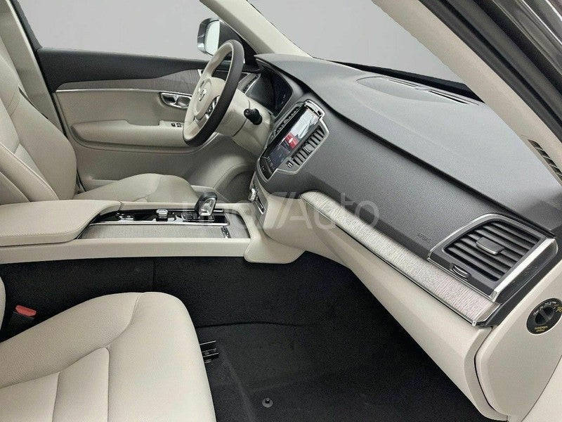 2.0 T8 AWD Core Recharge Auto