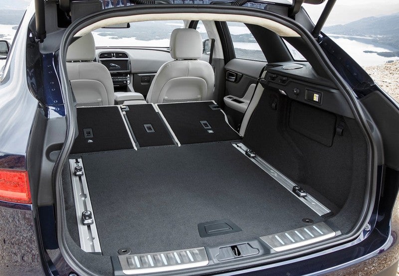 F-Pace 2.0i4D Portfolio RWD 163