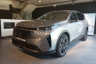 PEUGEOT 5008 SUV Hybrid 136 Allure eDCS6