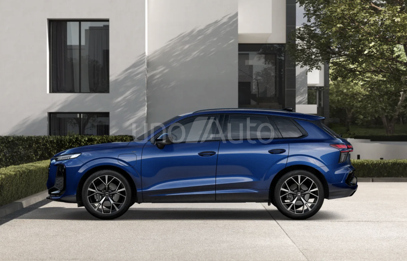 Q3 e-hybrid Black Line S tronic 200kW