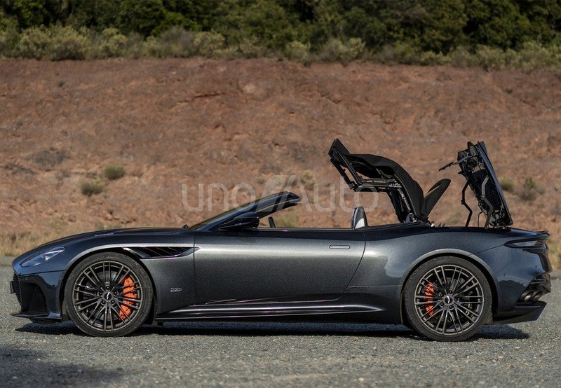 DBS Superleggera Volante