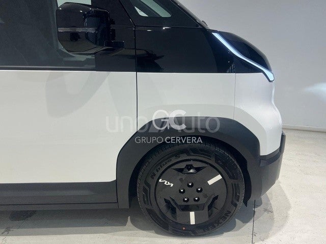 PV5 Cargo L2H1 Long Range Essential