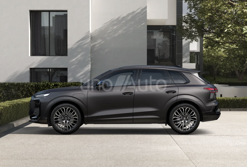 Q3 e-hybrid Black Line S tronic 200kW