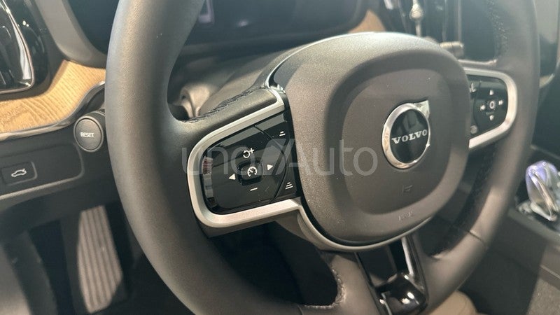 XC60 2.0 B5 P MHEV ULTRA DARK AUTO 4WD 250 5P