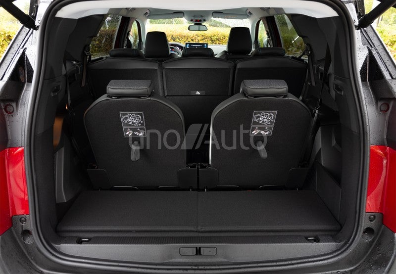 PEUGEOT 5008 SUV