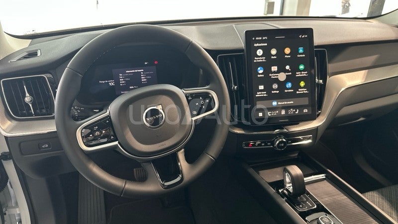 XC60 2.0 B5 P MHEV CORE AUTO 4WD 250 5P