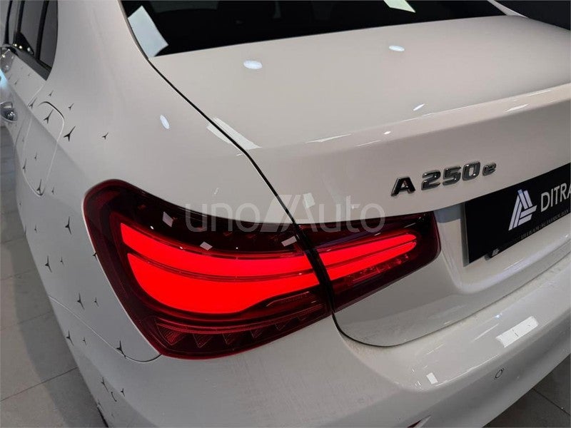 CLASE A 250 e con tecnología híbrida EQ Sedán