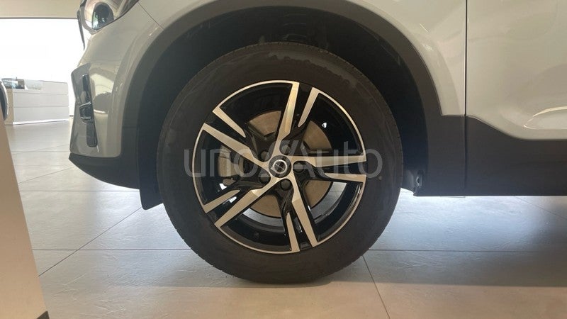 XC40 2.0 B4 MHEV PLUS DARK DCT 197 5P