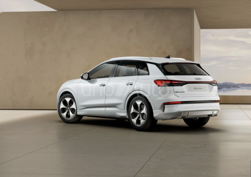 Q4 e-tron S line 150kW 63KWh