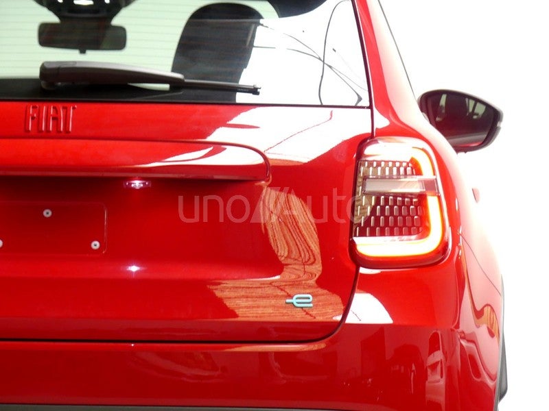 e RED 54kwh 115kw (156cv)