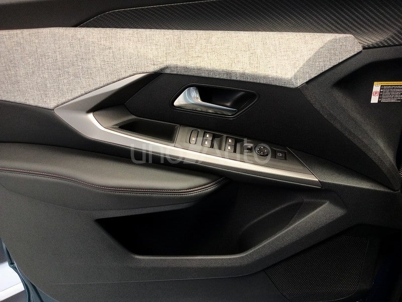 3008 Hybrid Allure eDCS6 145