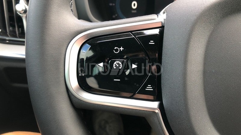 V60 2.0 B4 D PLUS DARK AUTO 197 5P