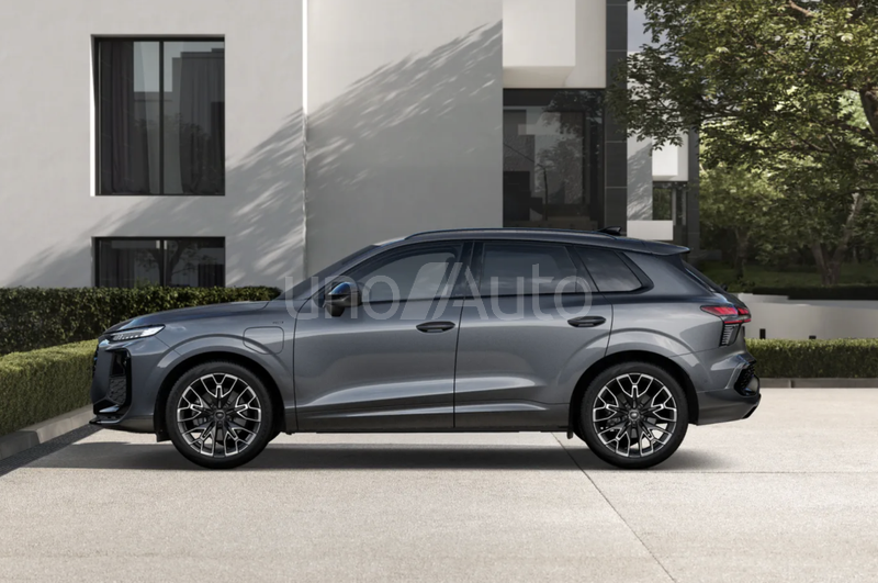 Q3 e-hybrid Black Line S tronic 200kW