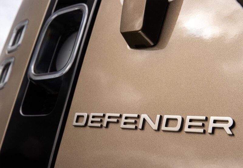 Defender 90 3.0 I6 MHEV SE AWD Aut. 400