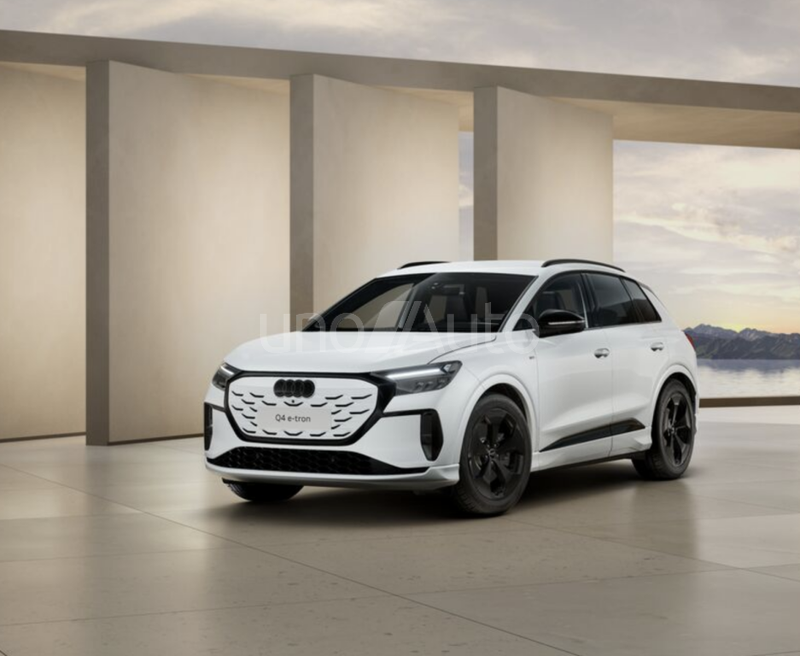 Q4 e-tron quattro Black line 220kW 82KWh
