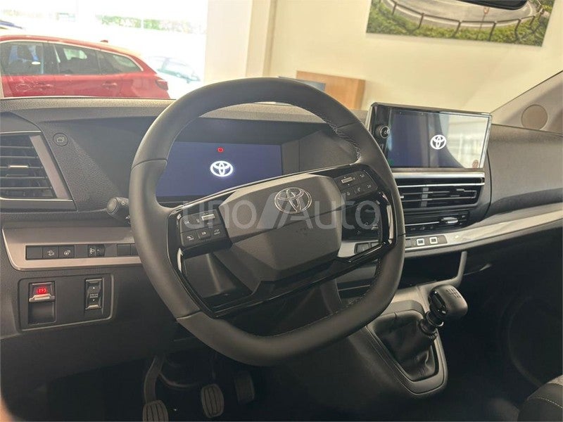 Proace Family L2 2.0D 8pl. Advance 145