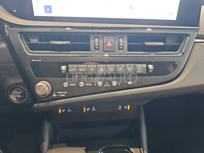 ES 300h Premium