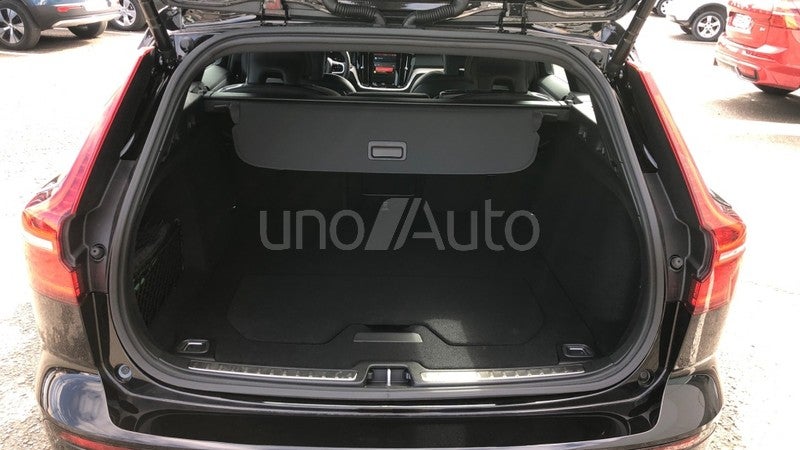 V60 2.0 B4 D PLUS DARK AUTO 197 5P