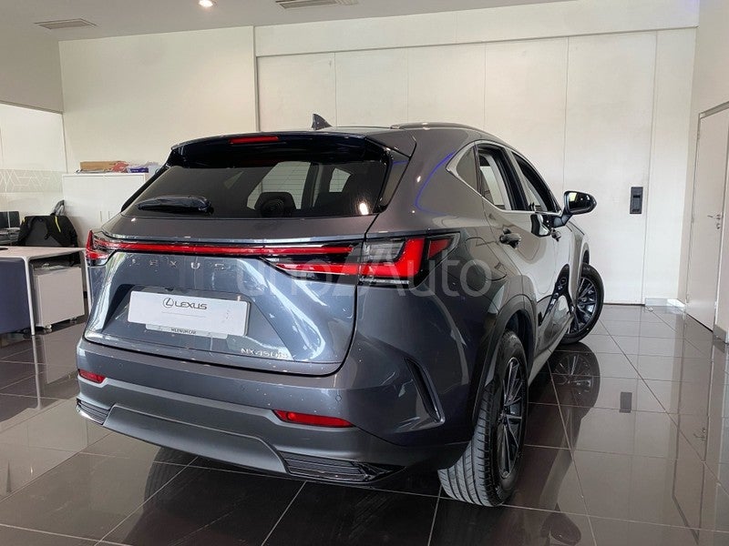 NX 450h+ Premium+ 4WD