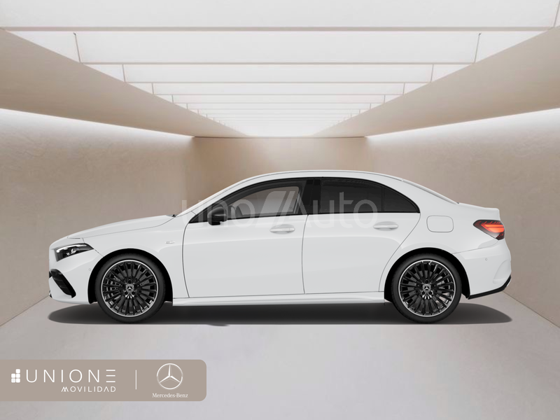 250 e Berlina con tecnología híbrida