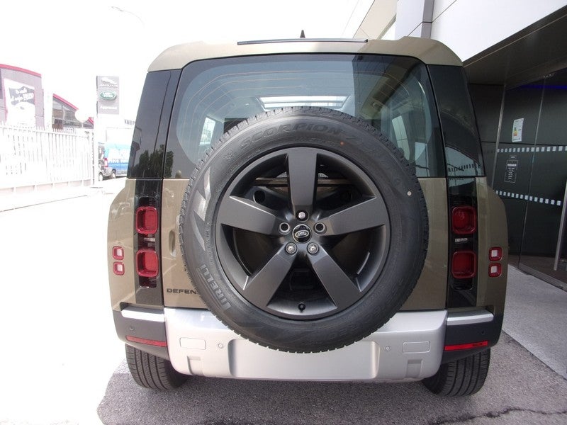 Defender 110 3.0D l6 MHEV SE AWD Aut. 250